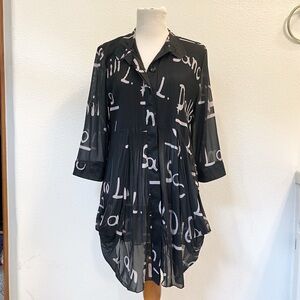Sheer Plisse Button Down Tunic Top with Pockets, Bold Alpha Pattern | L, XL